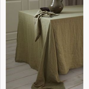 3 linen tablecloths reserved